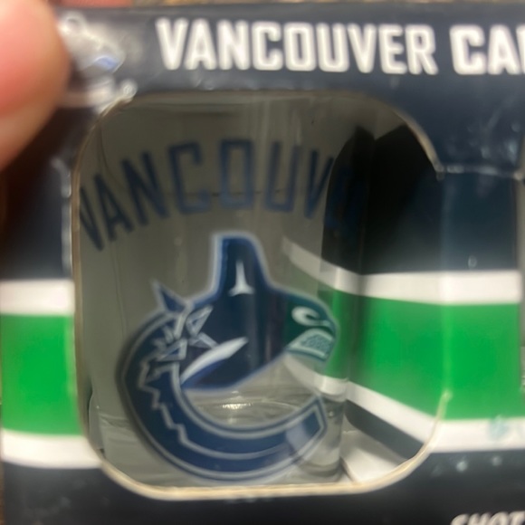 5for$10 NHL - Vancouver Canucks Two Pack of Shot glasses NWT in box - Picture 2 of 3